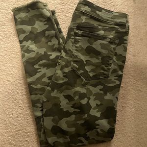 Old Navy Rockstar camo skinny jeans